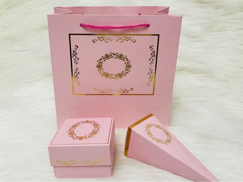 Karton Çanta Pembe (Desen 2) — galeri görseli